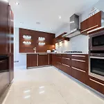 Luxe Dublin 4 Retreat With 3 Bedrooms