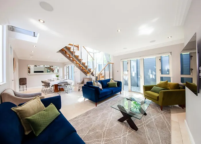 Luxe Dublin 4 Retreat With 3 Bedrooms